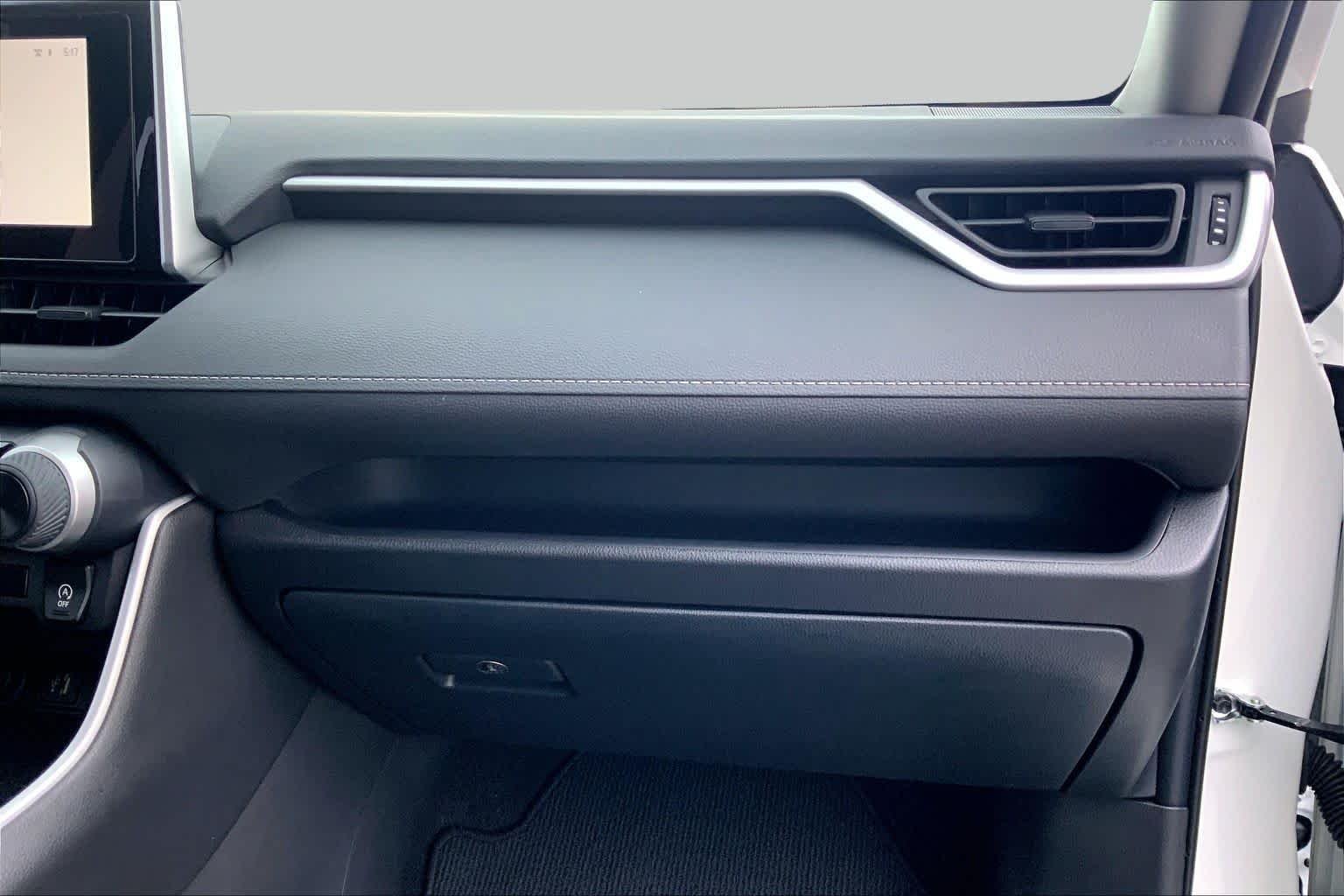 Used 2025 Ice Cap Toyota LE image 18