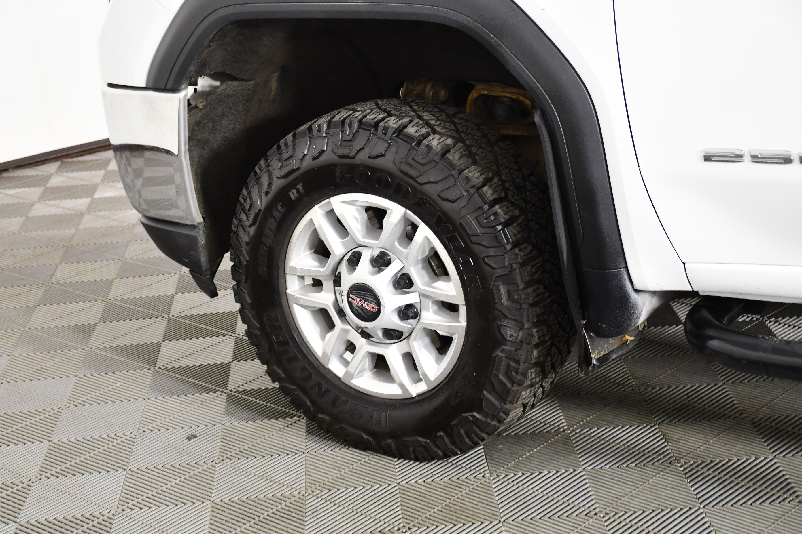 Used 2022 White GMC SLE image 56