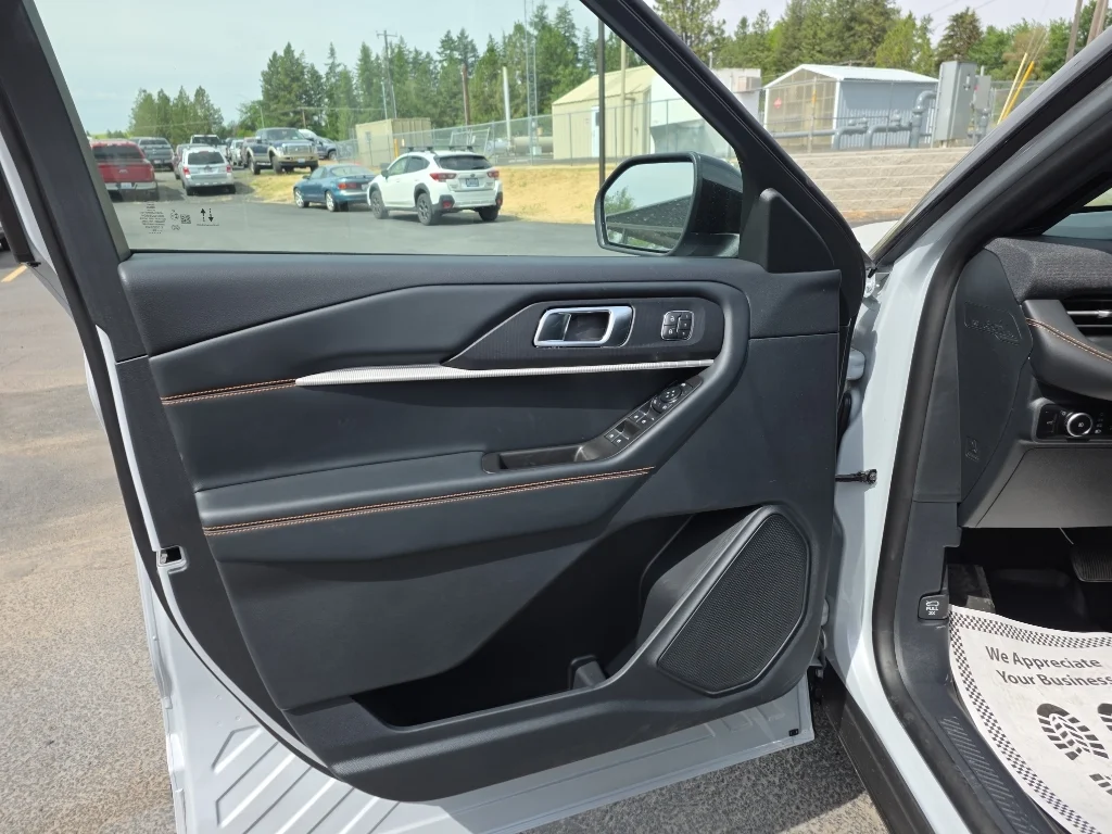 New 2026 Space White Metallic Ford Tremor® image 13