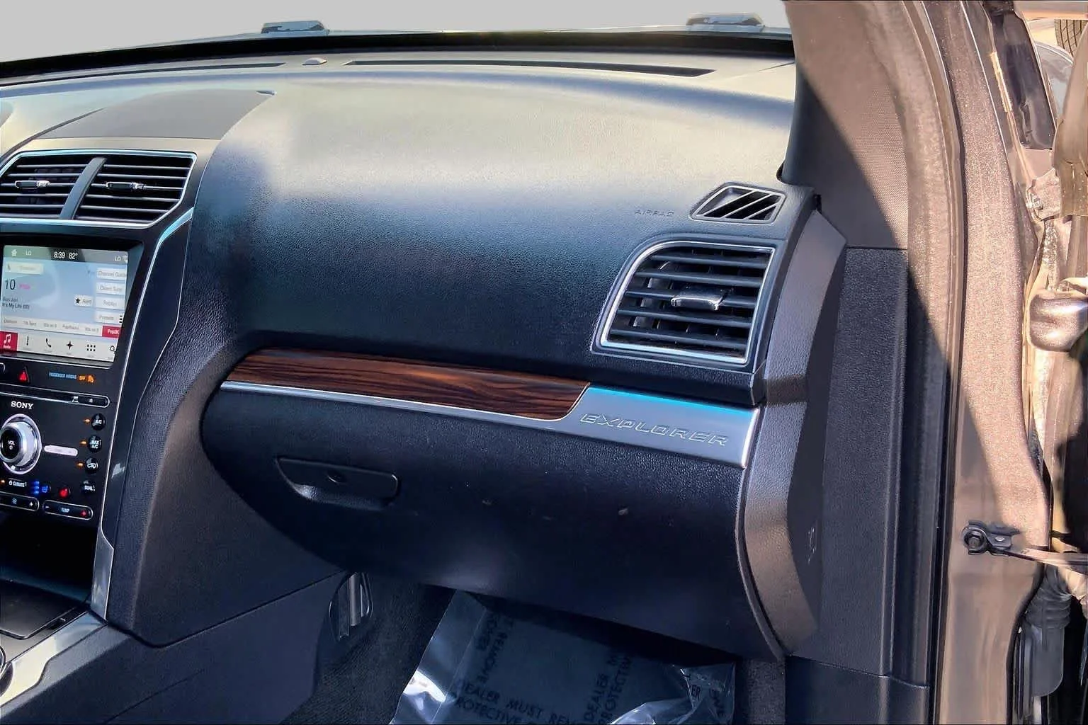 Used 2017 Magnetic Metallic Ford Limited image 15