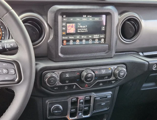 Used 2023 White Jeep Sport S image 27