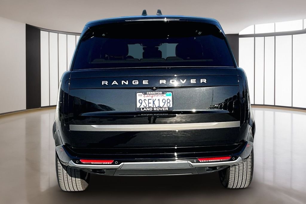 Certified Used 2025 Santorini Black Metallic Land Rover SE image 5