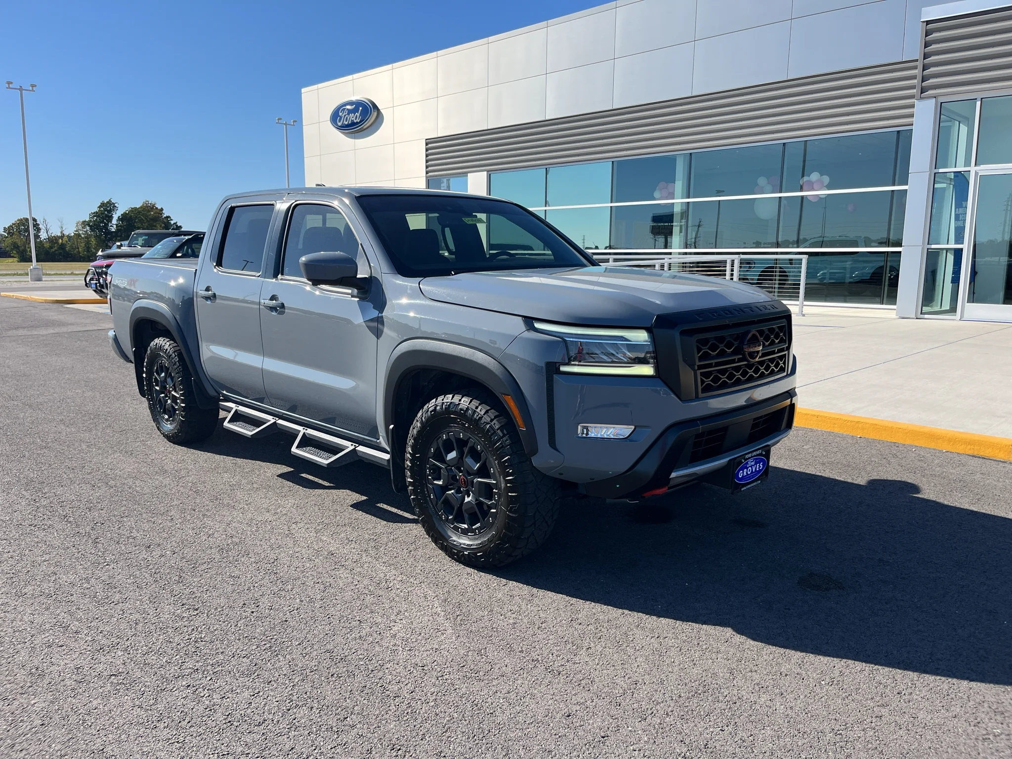 Used 2023 Boulder Gray Pearl Nissan PRO-4X image 3