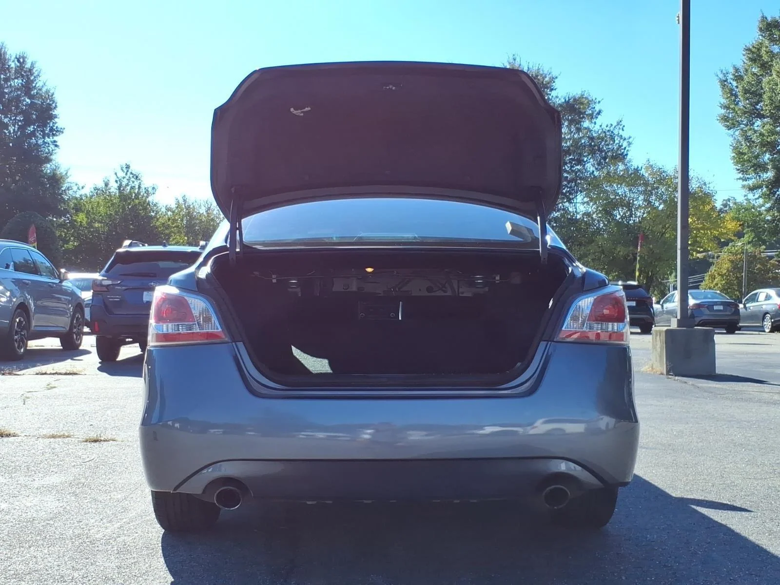Used 2014 Gun Metallic Nissan 2.5 S image 25