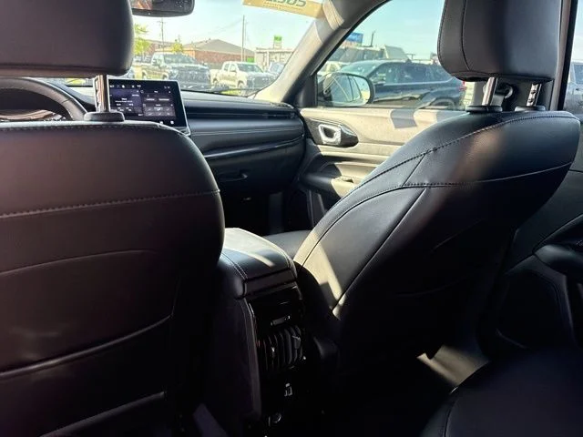 Used 2022 White Jeep Latitude image 27