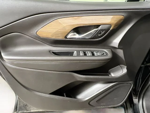 Used 2018 Black GMC SLE image 29