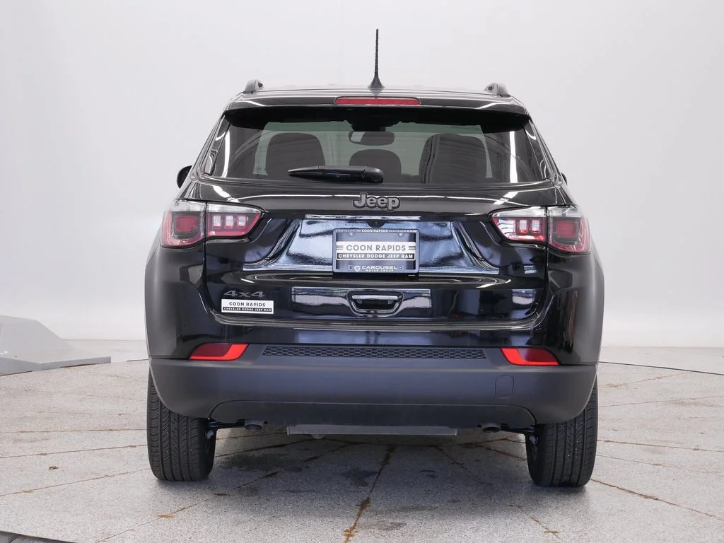 New 2026 Diamond Black Crystal Pearlcoat Jeep Latitude image 4