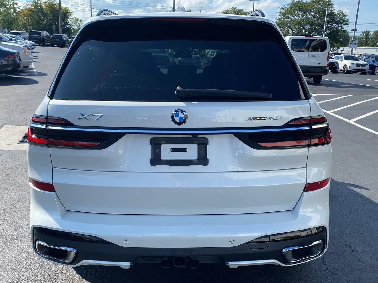 Used 2024 Mineral White Metallic BMW xDrive40i image 6