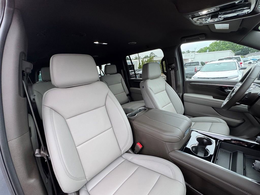2026 Chevrolet Suburban LT - Photo 18