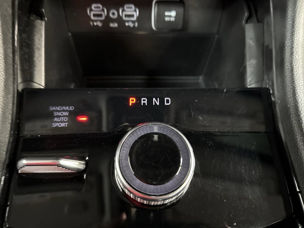 Used 2023 Velvet Jeep Limited image 25