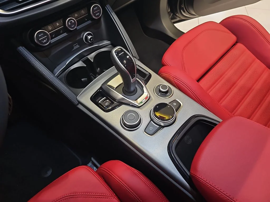 2025 Alfa Romeo Stelvio Base - Photo 20
