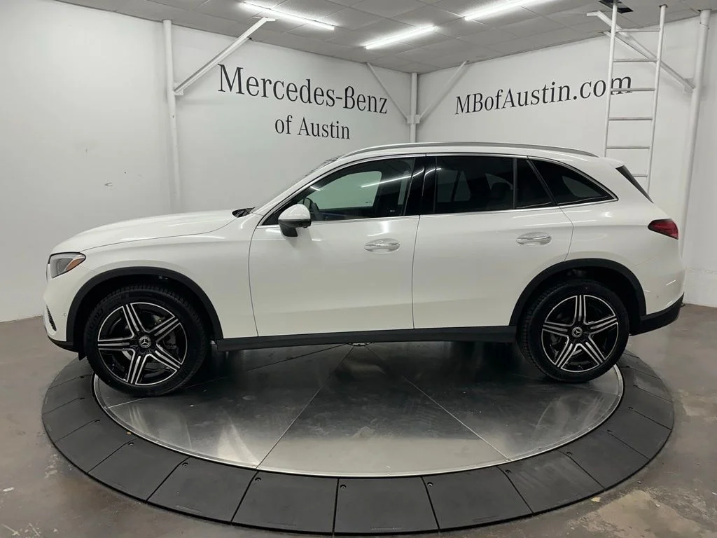 New 2027 White Mercedes-Benz GLC 300 image 4