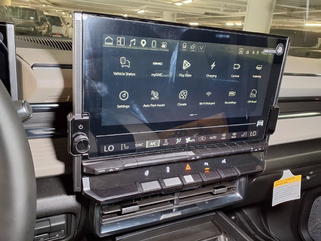 2026 GMC HUMMER EV 2X - Photo 17