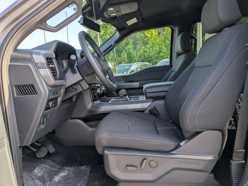 New 2026 Carbonized Gray Metallic Ford XLT image 19