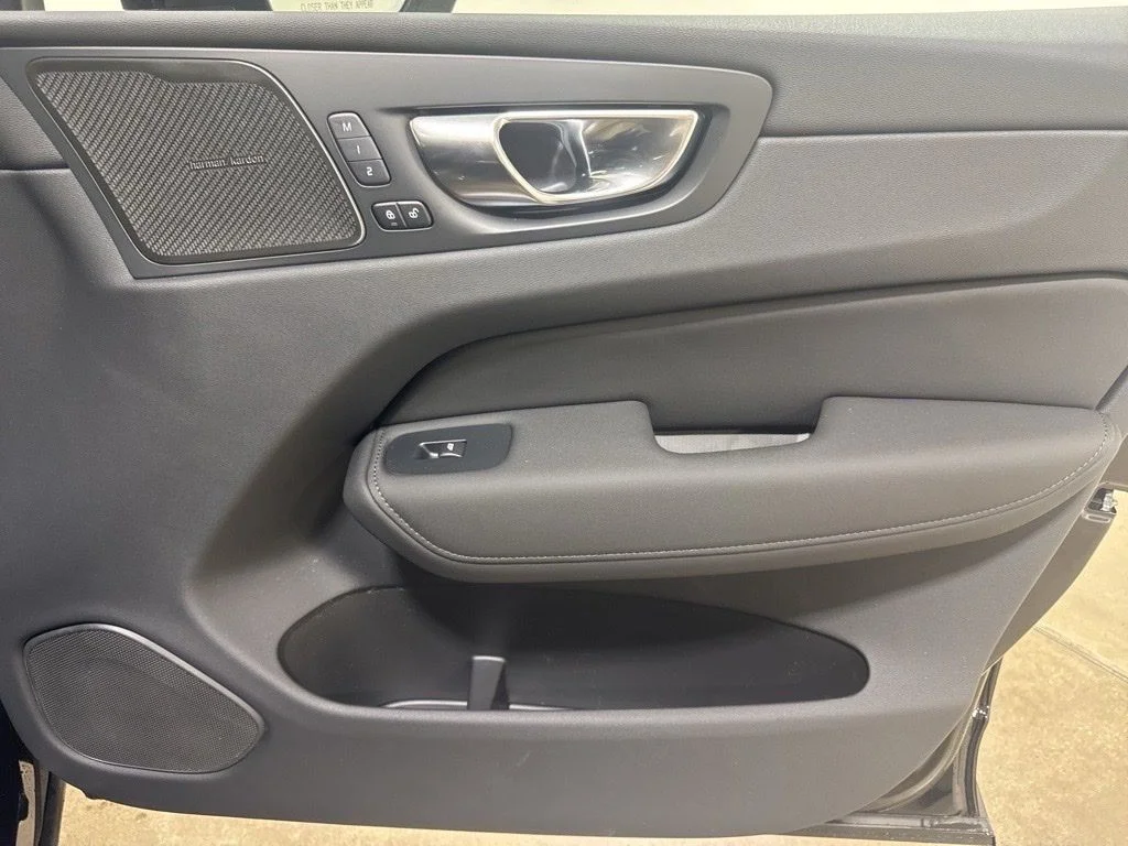 New 2026 Onyx Black Metallic Volvo T8 Ultra image 26