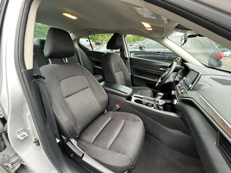 Used 2024 Silver Nissan 2.5 SV Sedan 4D image 21