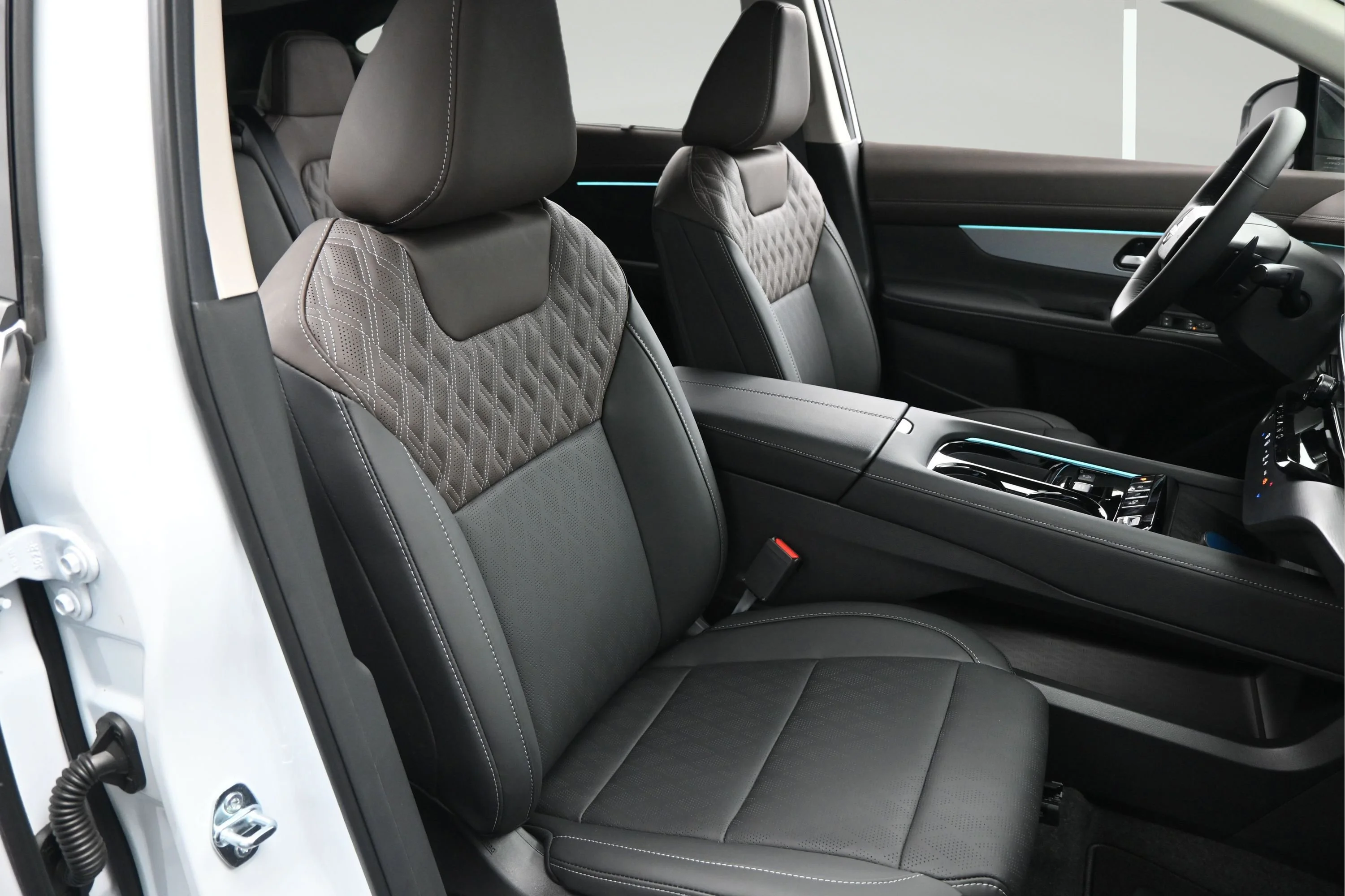 New 2026 Everest White Pearl TriCoat / Super Black Two-tone Nissan Platinum image 14