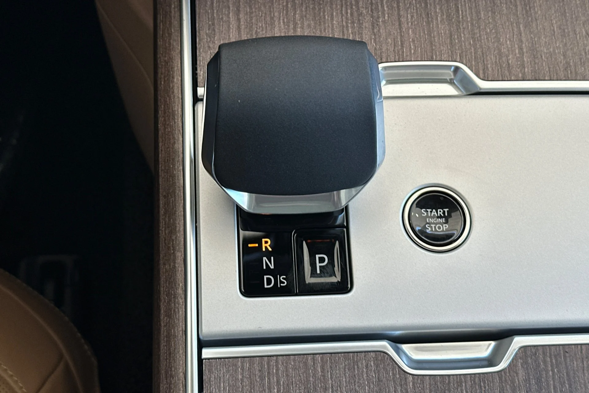 New 2026 Varesine Blue Land Rover SE image 23