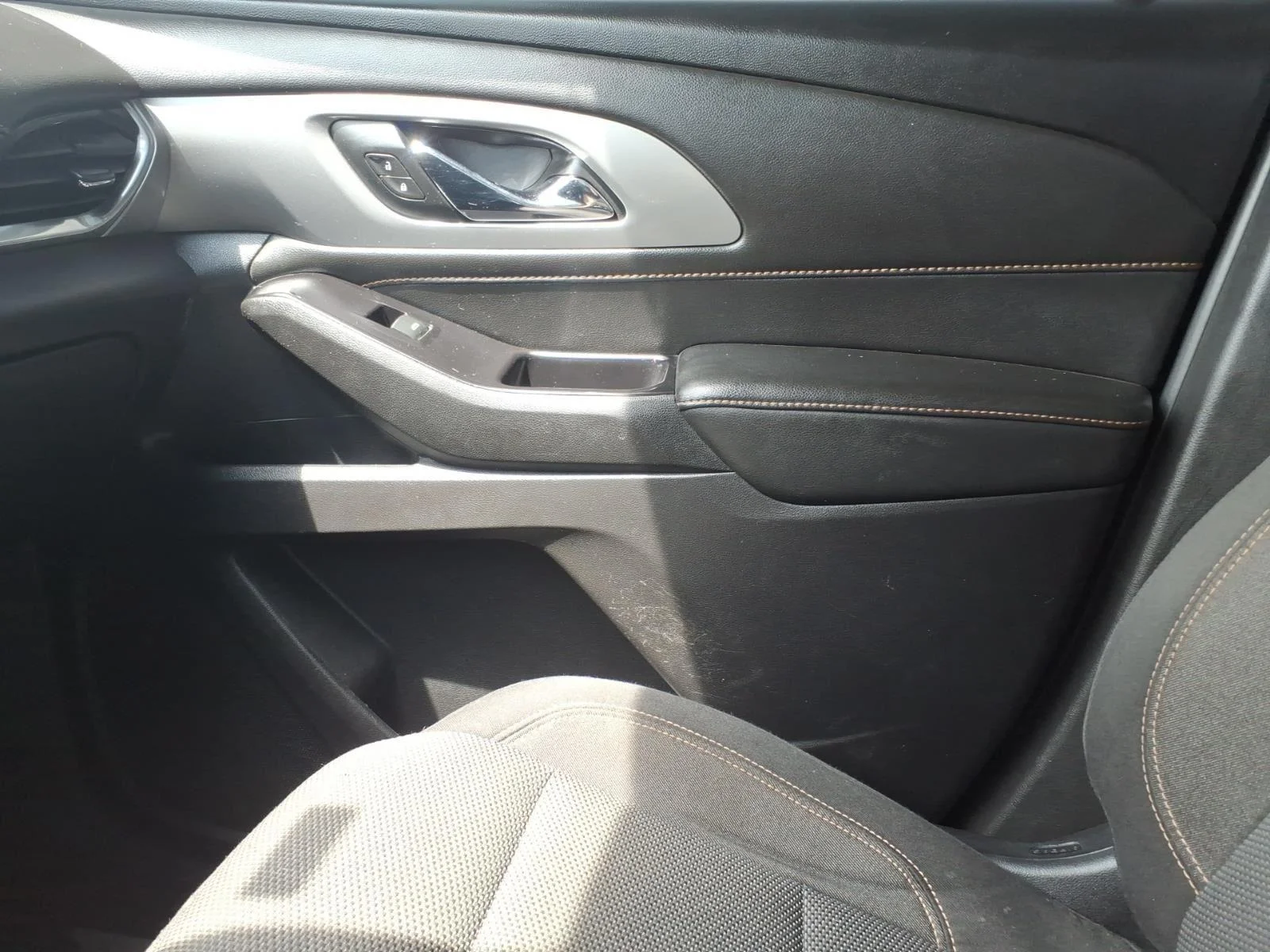 Used 2020 GRAPHITE METALLIC Chevrolet LT Cloth image 28