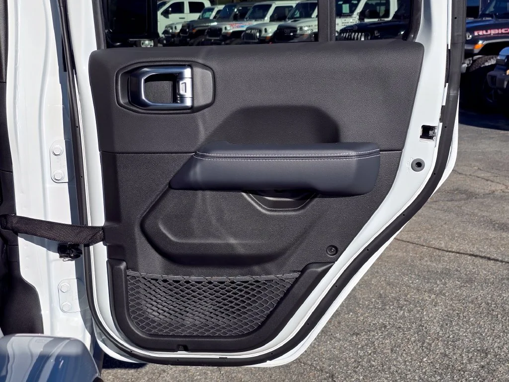 New 2026 White Jeep Rubicon image 38