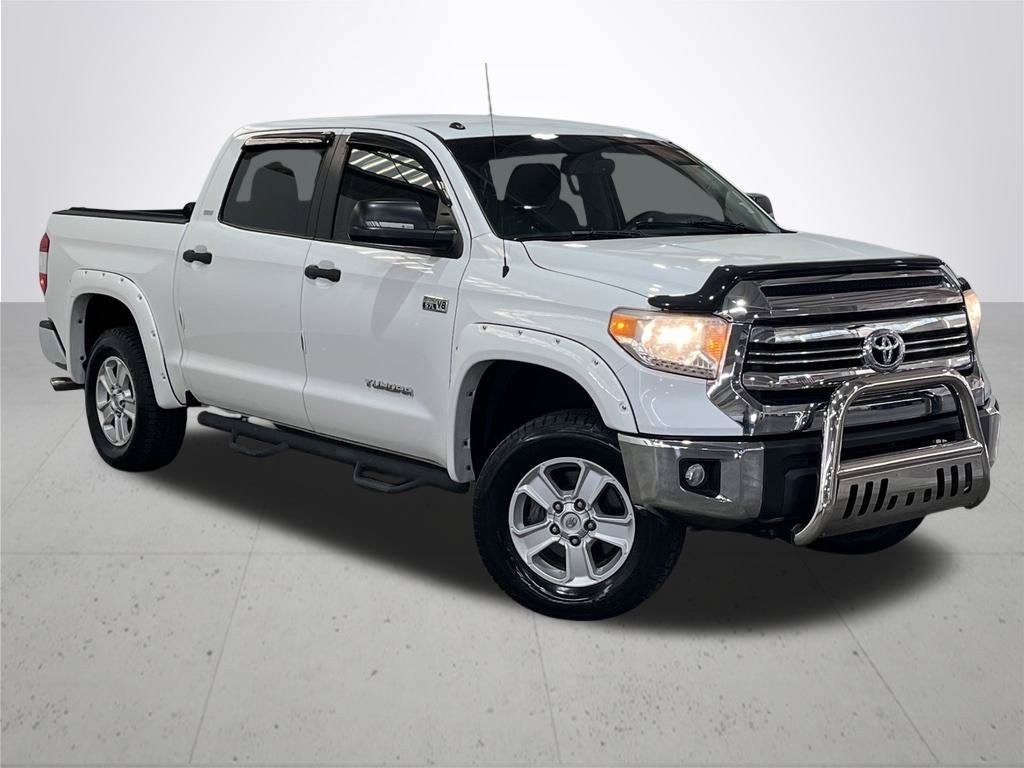 Used 2017 Super White Toyota SR5 image 7