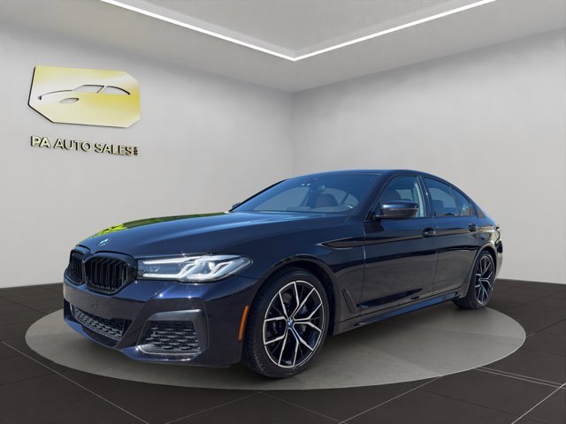 Used 2023 Carbon Black Metallic BMW 530i xDrive image 3