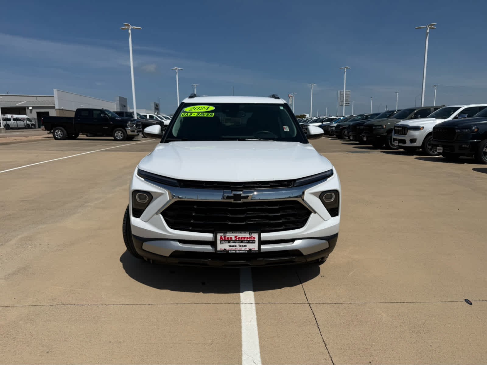 Used 2024 Summit White Chevrolet LT image 3