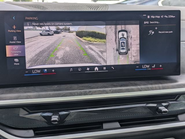 Used 2025 White BMW xDrive40i image 22