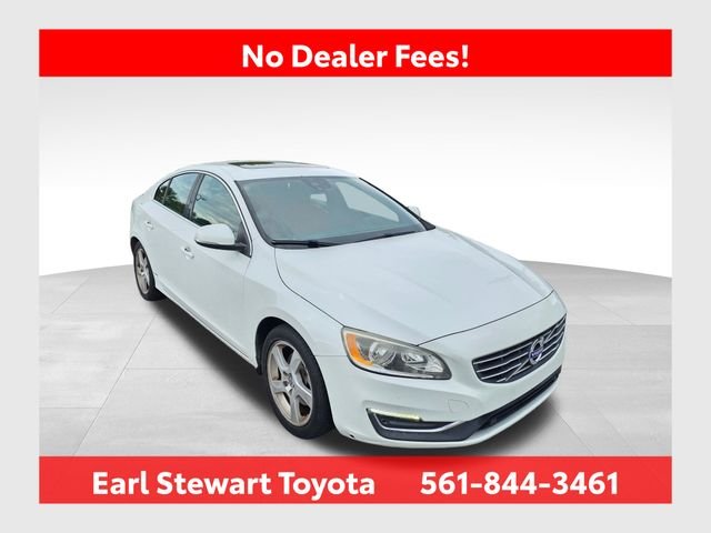 Used 2016  Volvo T5 Drive-E Premier image 1