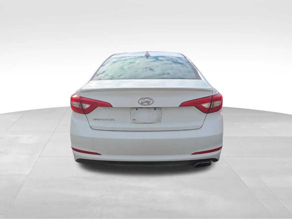 Used 2016 White Hyundai SE image 4