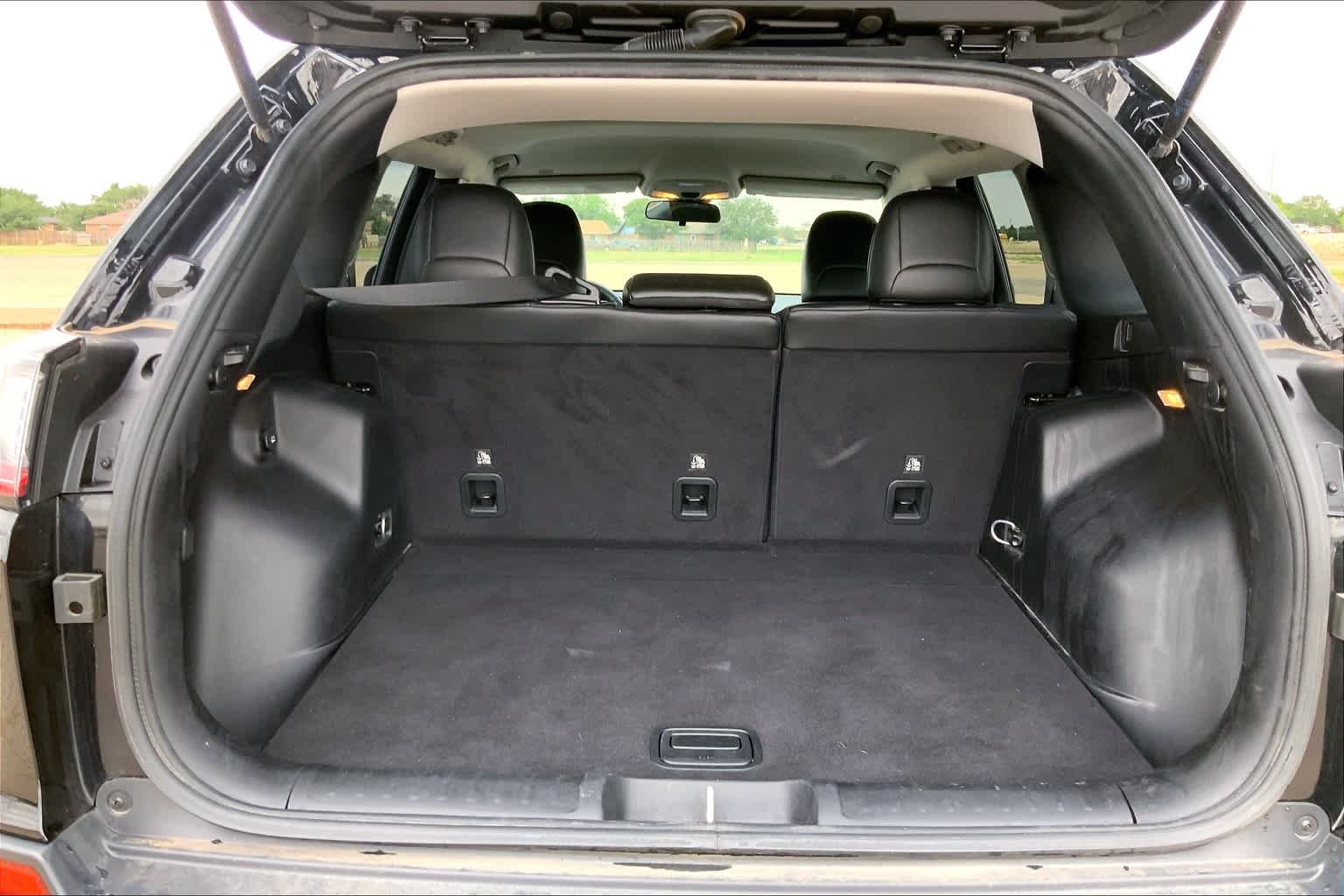Used 2019 Diamond Black Crystal Pearlcoat Jeep Latitude Plus image 36