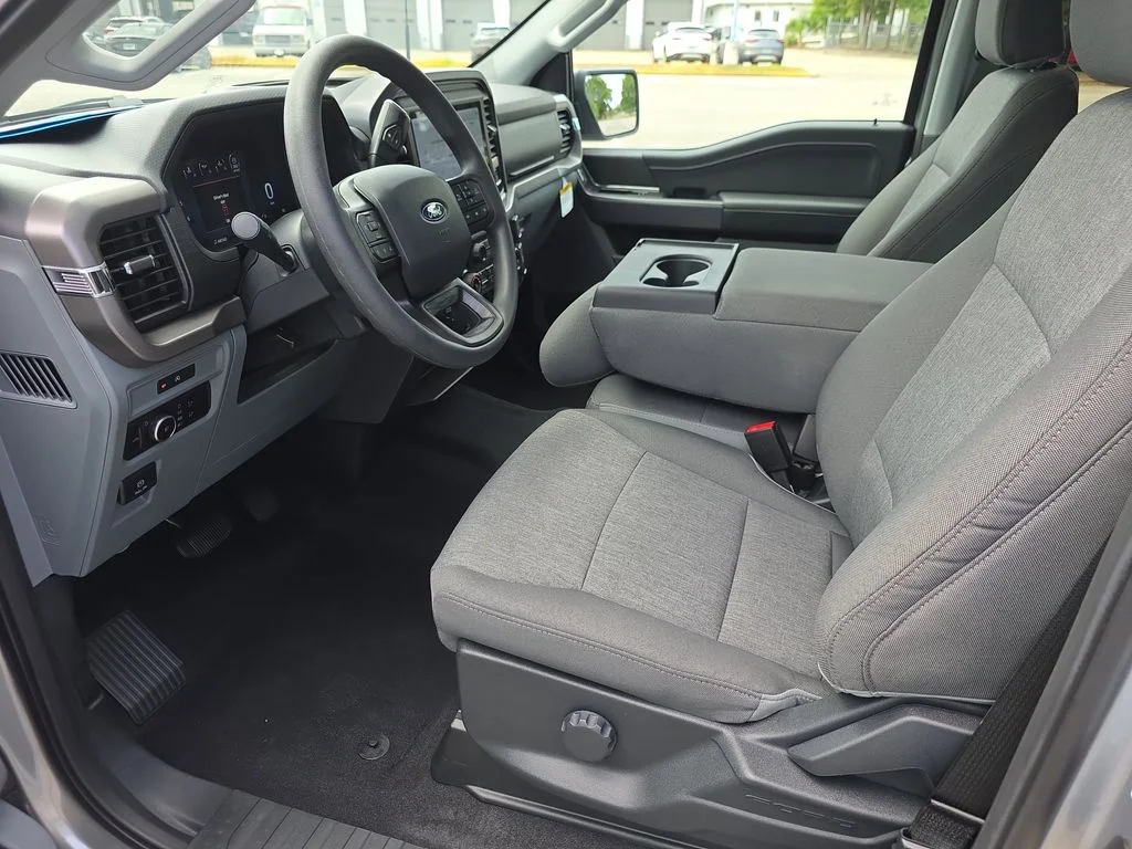 Used 2025 Silver Ford XLT image 10