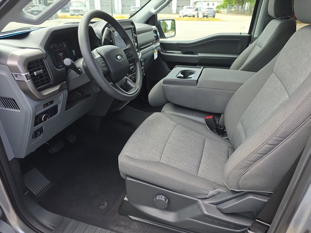 Used 2025 Silver Ford XLT image 10