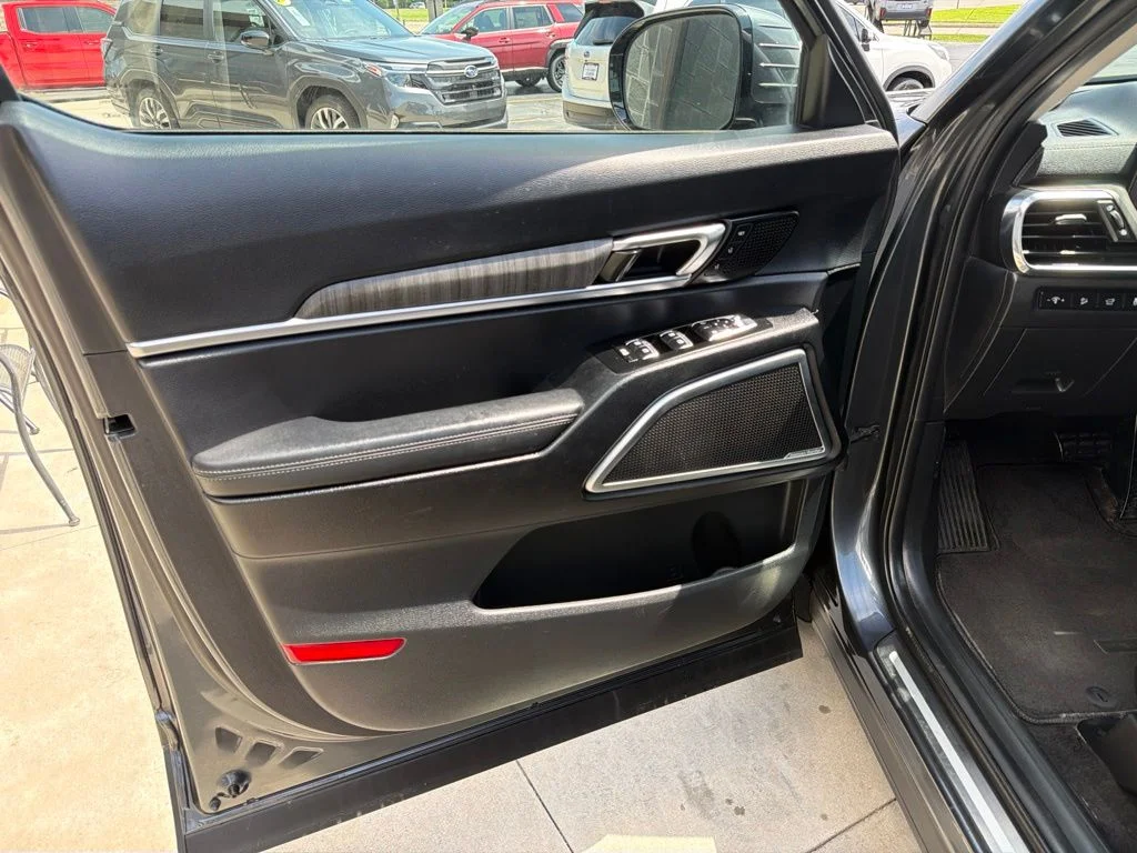 Used 2023 Black Kia SX image 7