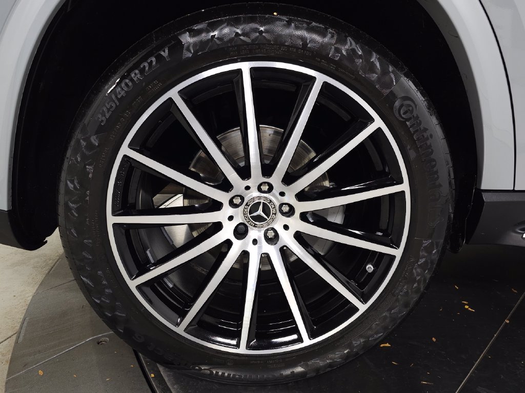 Used 2024  Mercedes-Benz GLS 580 image 13