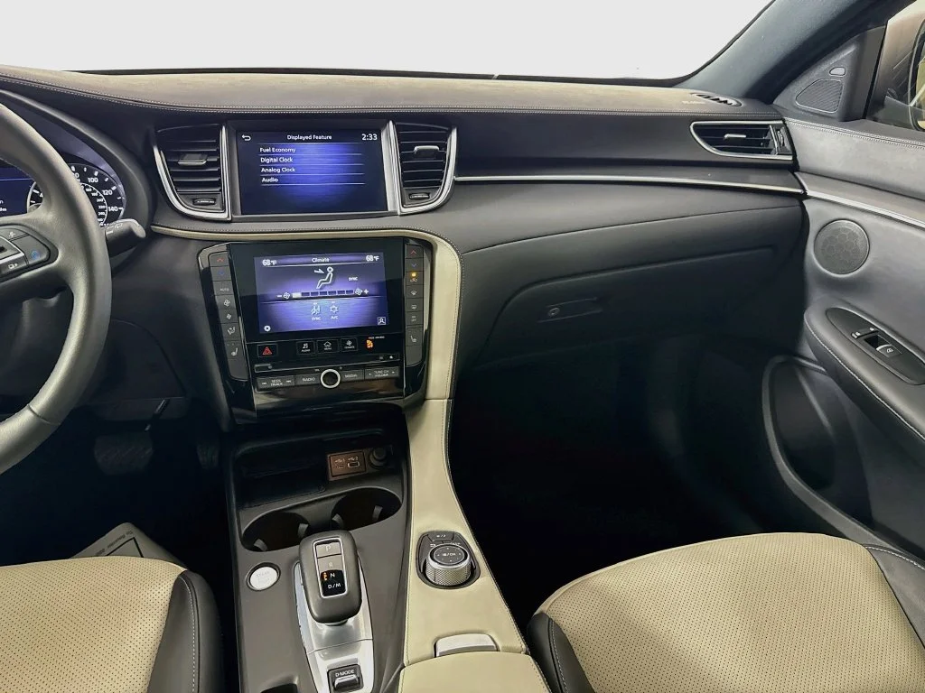Certified Used 2025 White INFINITI LUXE image 32