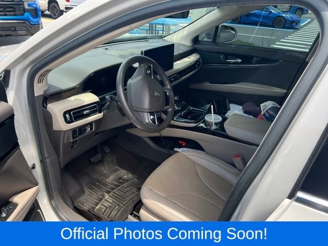 Used 2023 White Lincoln Reserve image 2