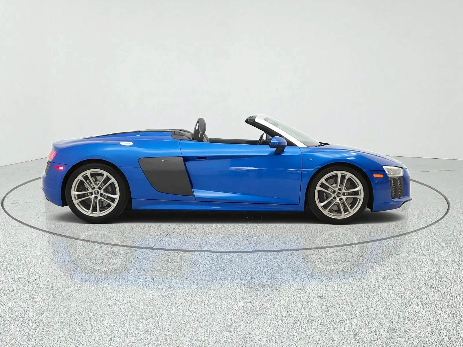 Used 2017 Ara Blue Crystal Effect/Black Roof Audi V10 image 4