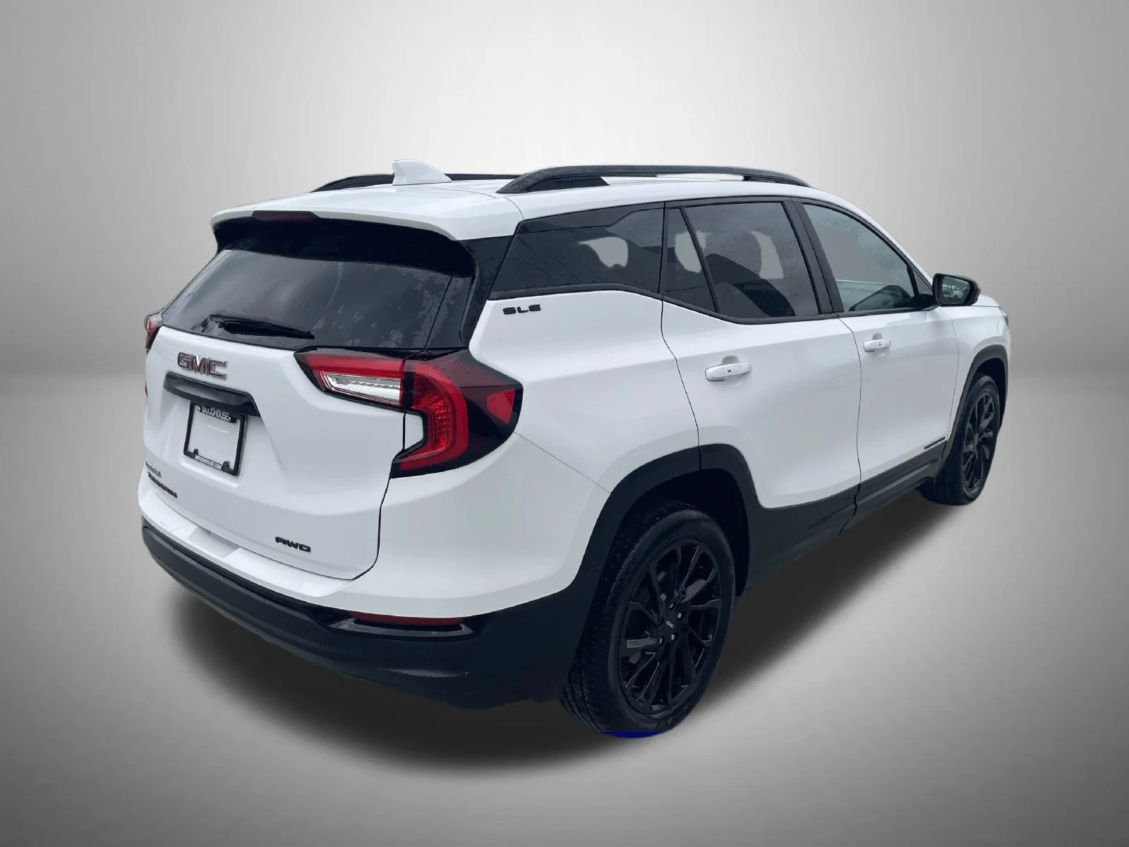 Used 2024 White GMC SLE image 3