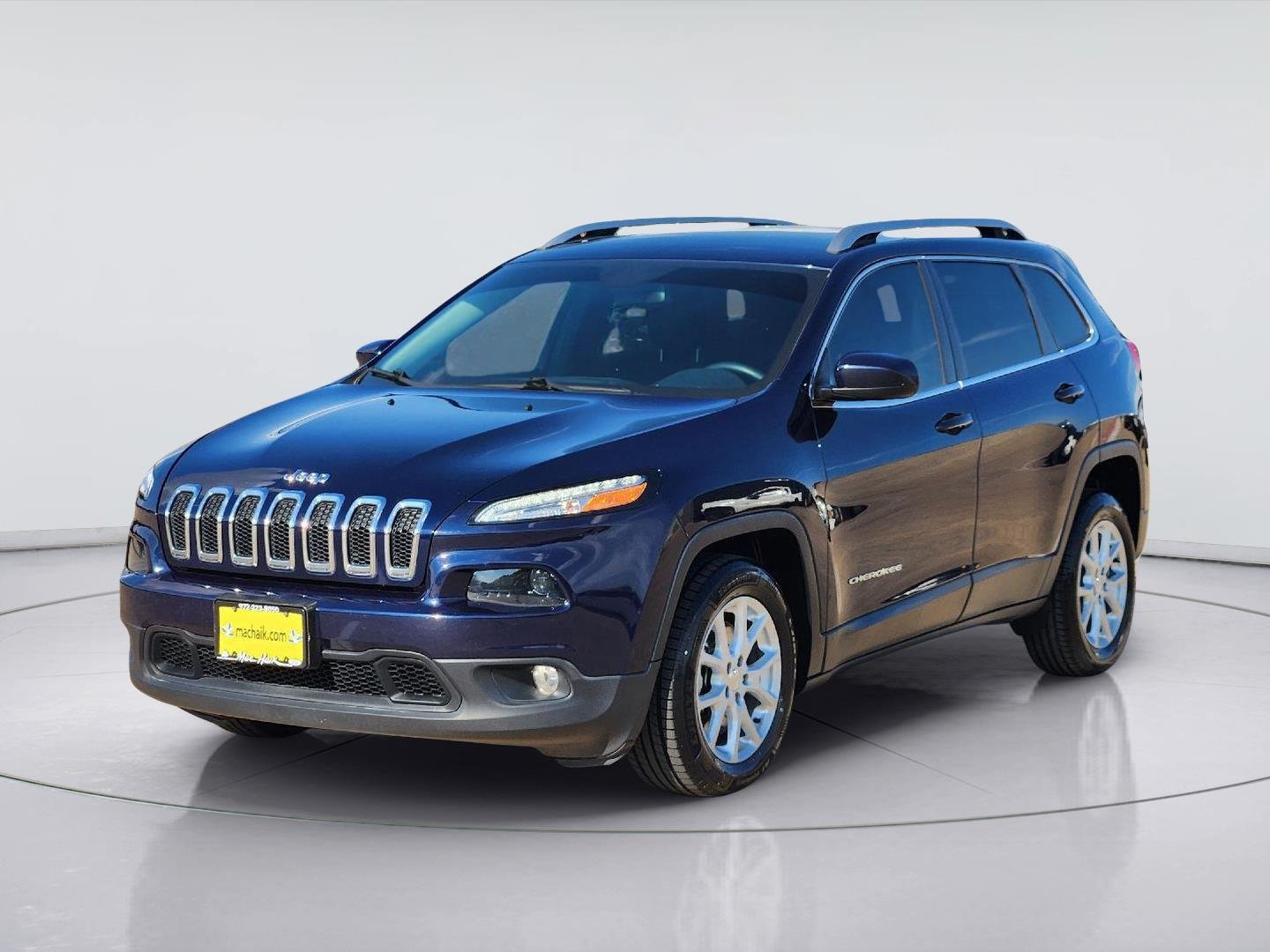 Used 2016 True Blue Pearlcoat Jeep Latitude image 3