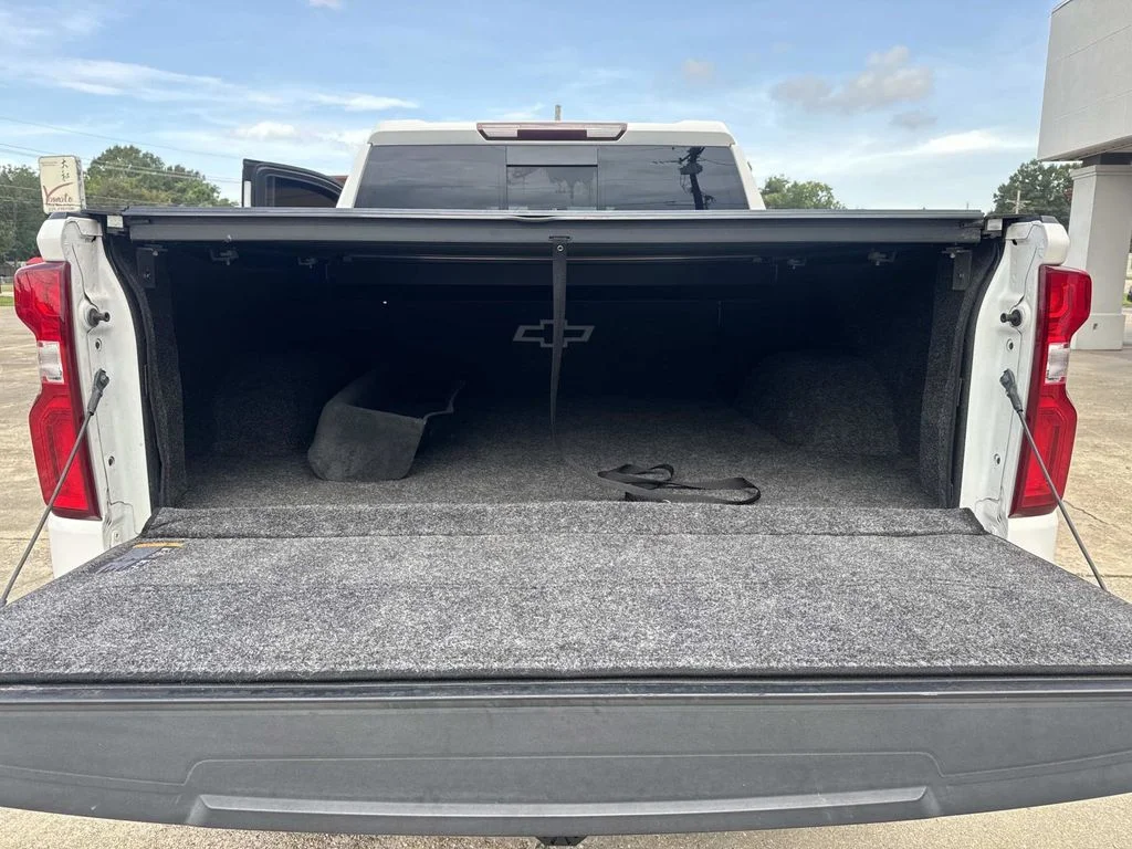 Used 2021 White Chevrolet RST image 18