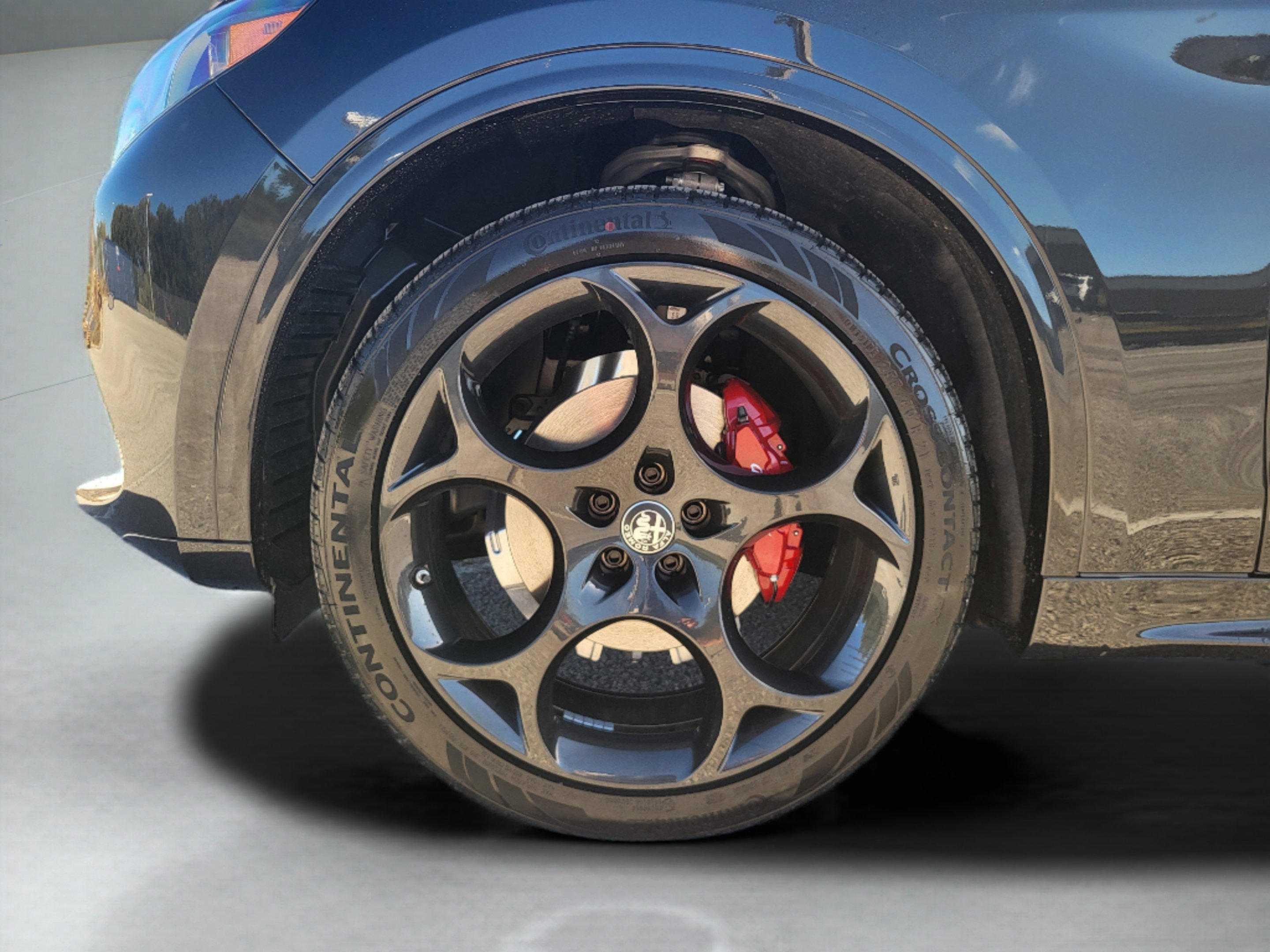 New 2026 Vulcano Black Metallic Alfa Romeo  image 8