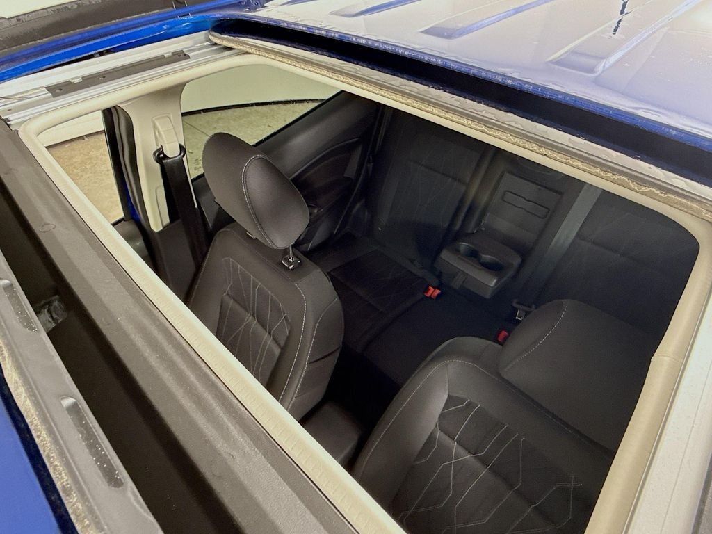 Used 2022 Lightning Blue Metallic Ford SE image 6