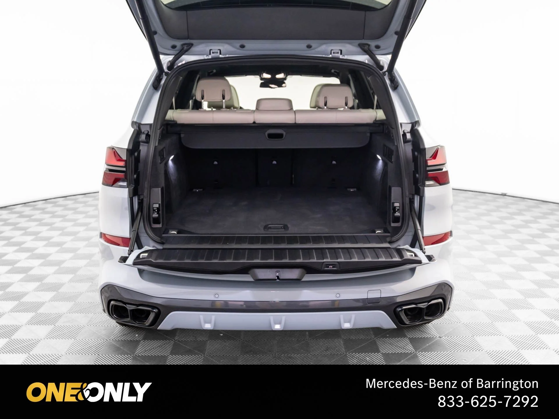 Used 2025 Gray BMW M60i image 35