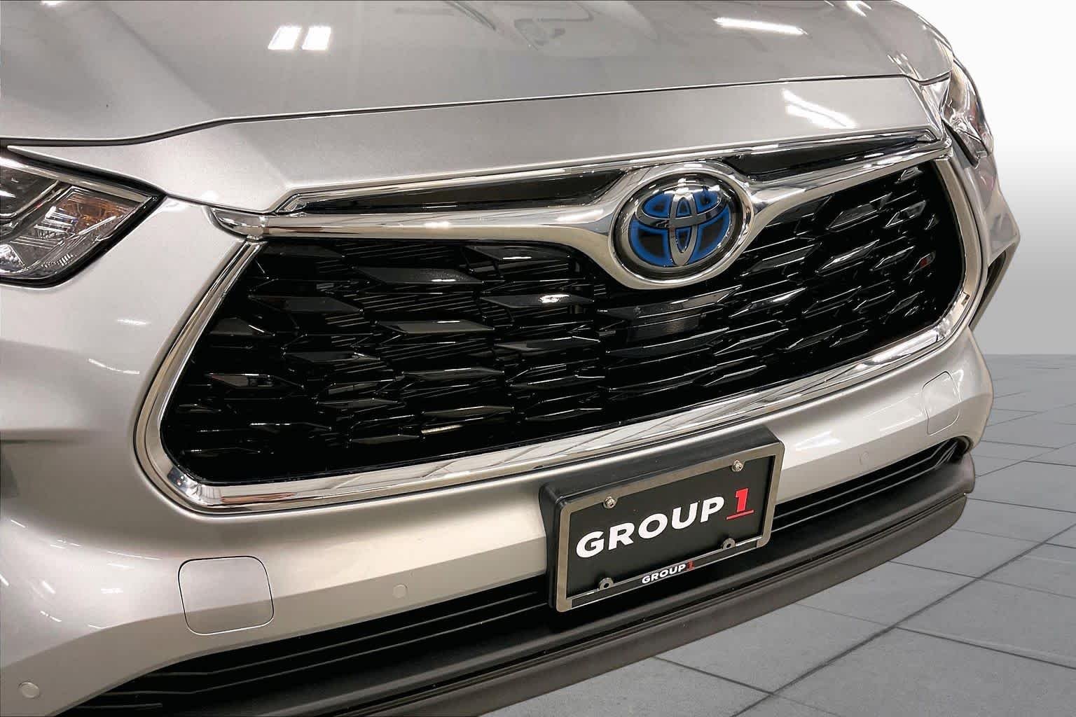 Used 2023 Celestial Silver Metallic Toyota Hybrid Limited image 30