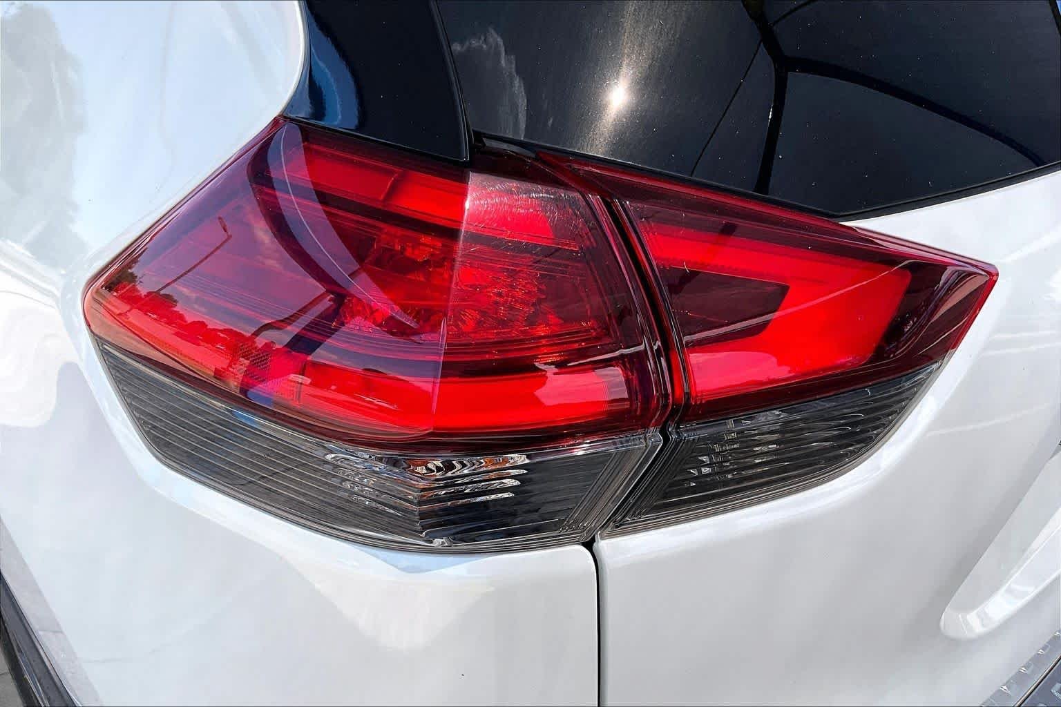 Used 2017 Pearl White Nissan SL image 28