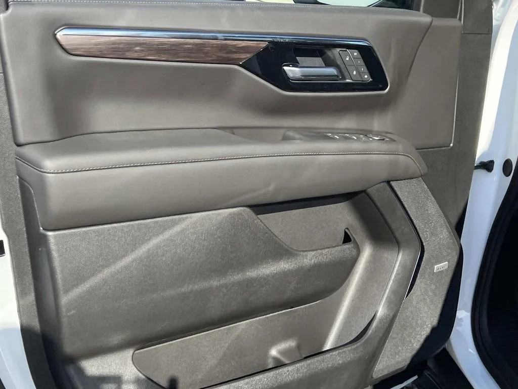 2026 Chevrolet Suburban LT - Photo 11