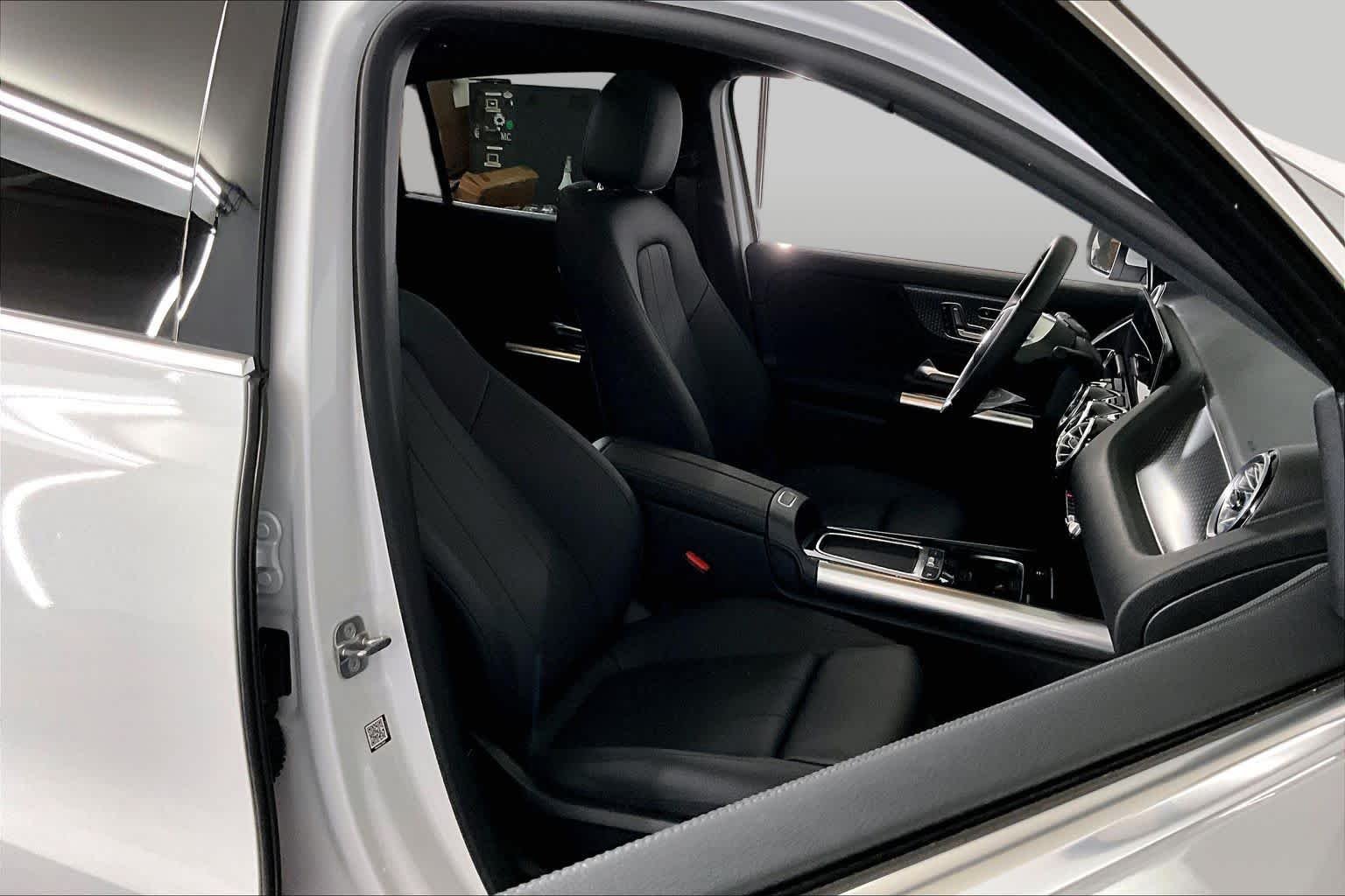 Used 2024 Digital White Metallic Mercedes-Benz GLA 250 image 8