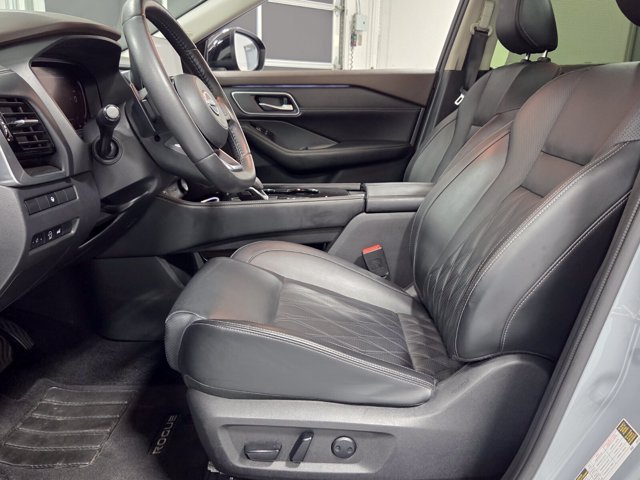 Used 2023 Gray Nissan Platinum image 5