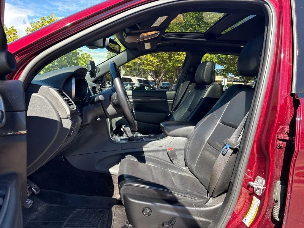 Used 2018 Red Jeep Overland image 11